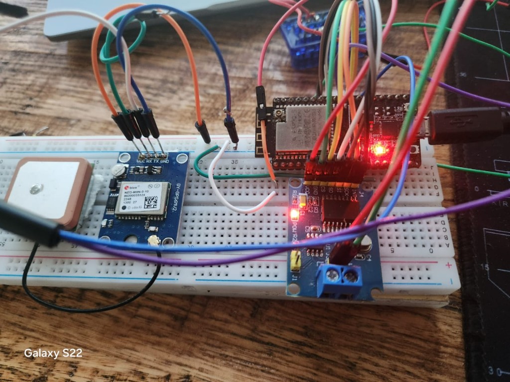 ESP32 + GPS + MCP2515 breadboard wiring